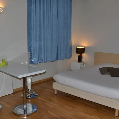 Апарт-отель Residhotel Vieux Port 3*